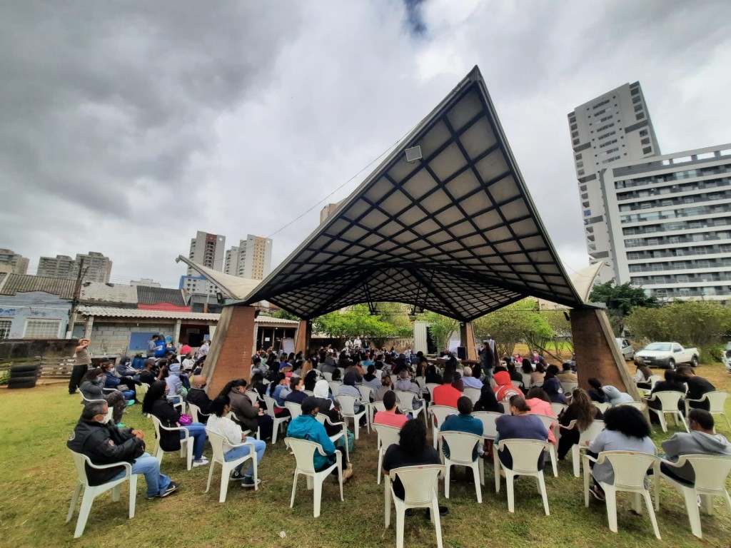 EDITAL DE SELEÇÃO PARA CONTRATAÇÃO DE PROFISSIONAIS PARA ATUAÇÃO EM PROJETOS SOCIAIS